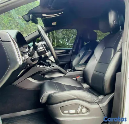 2019 Porsche Cayenne — foto 8 / 10