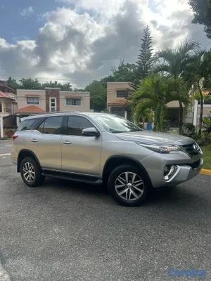 2020 Toyota Fortuner — foto 5 / 8