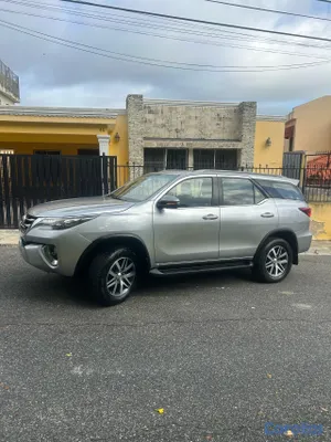 2020 Toyota Fortuner — foto 6 / 8