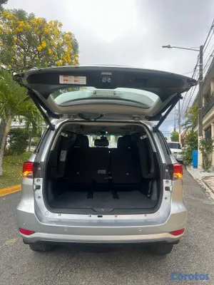 2020 Toyota Fortuner — foto 7 / 8