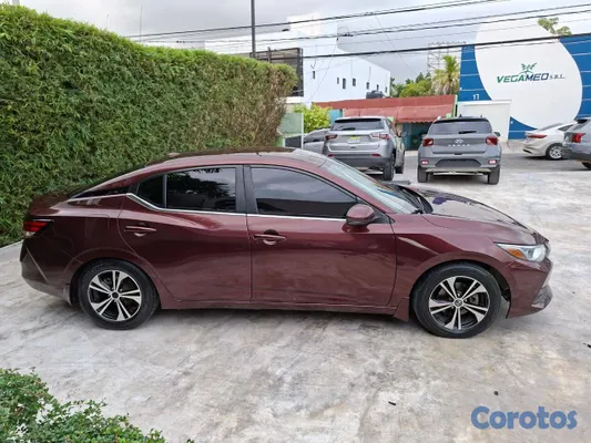 2020 Nissan Sentra — foto 2 / 10