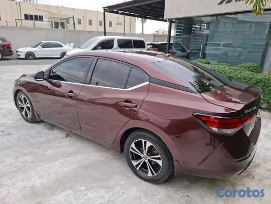 2020 Nissan Sentra — foto 9 / 10
