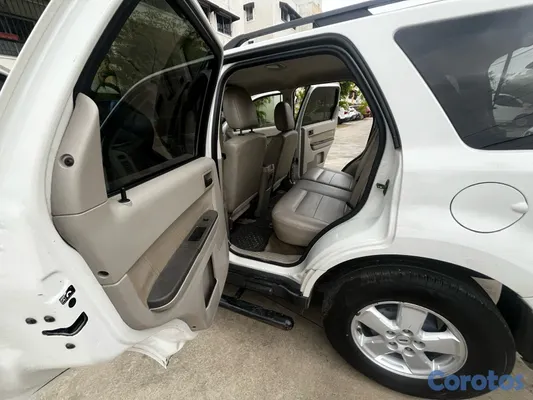 2010 Ford Escape — foto 3 / 11