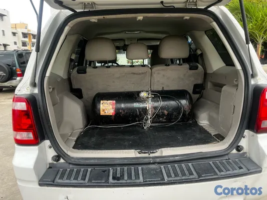 2010 Ford Escape — foto 8 / 11