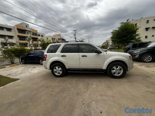 2010 Ford Escape — foto 10 / 11