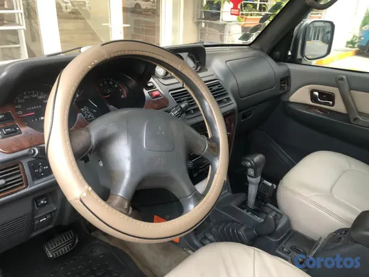1998 Mitsubishi Montero — foto 3 / 13
