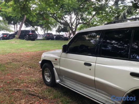 1998 Mitsubishi Montero — foto 9 / 13