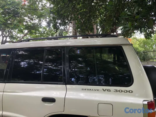 1998 Mitsubishi Montero — foto 11 / 13