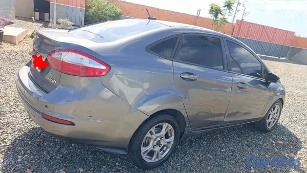 2014 Ford Fiesta — foto 3 / 3