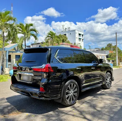2017 Lexus Lx — foto 3 / 9