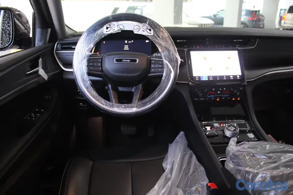 2025 Jeep Cherokee — foto 10 / 10