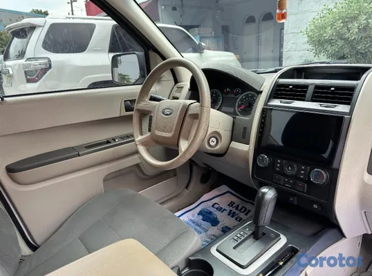 2011 Ford Escape — foto 5 / 8