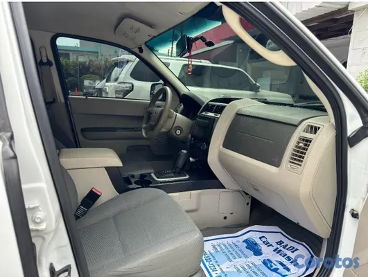 2011 Ford Escape — foto 6 / 8