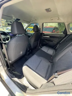 2025 Kia Seltos — foto 5 / 10