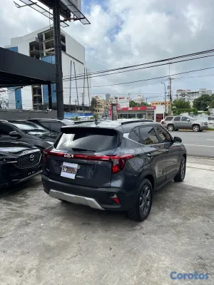 2025 Kia Seltos — foto 8 / 10