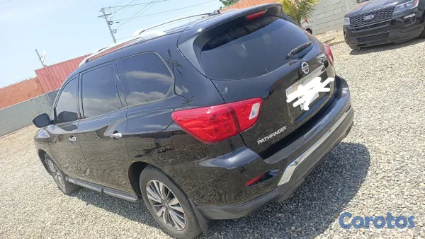 2018 Nissan Pathfinder — foto 2 / 7