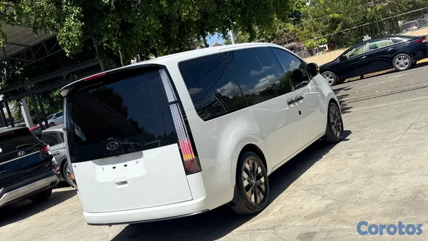 2022 Hyundai Staria — foto 3 / 10