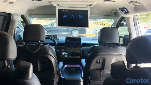 2022 Hyundai Staria — foto 8 / 10