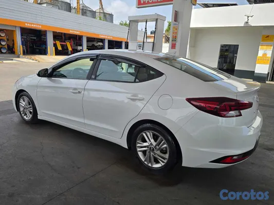 2019 Hyundai Elantra — foto 4 / 11