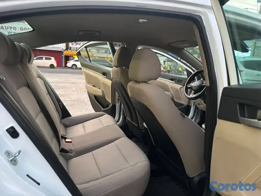 2019 Hyundai Elantra — foto 7 / 11