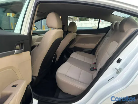2019 Hyundai Elantra — foto 8 / 11