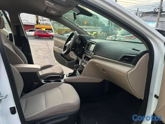 2019 Hyundai Elantra — foto 9 / 11