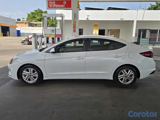 2019 Hyundai Elantra — foto 11 / 11