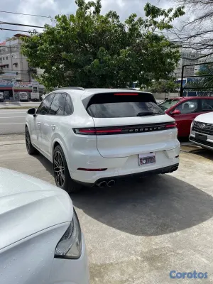 2024 Porsche Cayenne — foto 7 / 9