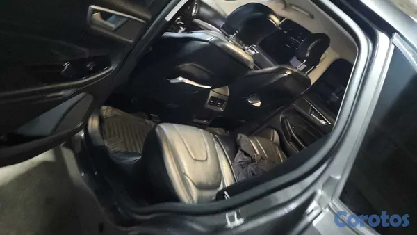 2018 Ford Edge — foto 6 / 10