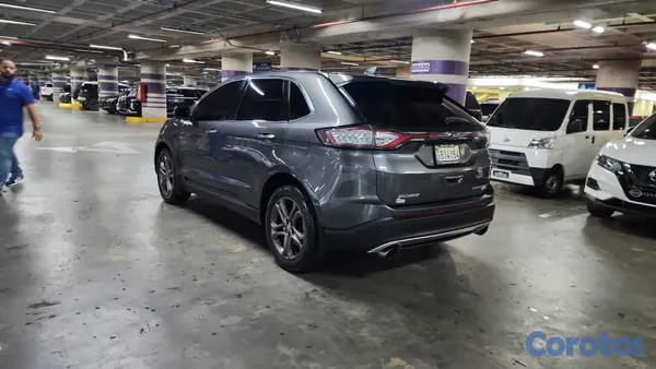 2018 Ford Edge — foto 8 / 10