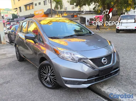 2019 Nissan Versa — foto 2 / 11