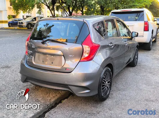 2019 Nissan Versa — foto 10 / 11