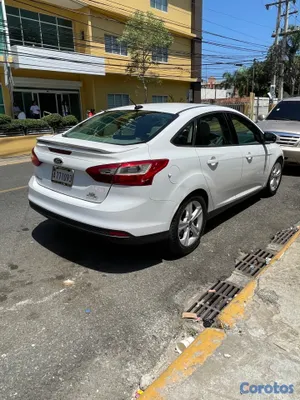 2013 Ford Focus — foto 2 / 4