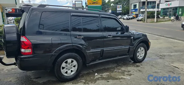 2004 Mitsubishi Montero — foto 4 / 5