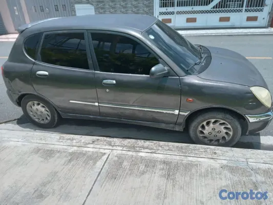 2000 Toyota Duet