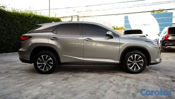2020 Lexus Rx — foto 9 / 11