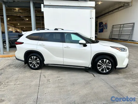 2021 Toyota Highlander — foto 9 / 11