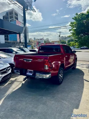 2017 Toyota Hilux — foto 8 / 12