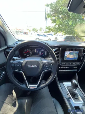 2024 Isuzu Mux — foto 9 / 11