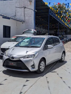 2018 Toyota Vitz — foto 2 / 10