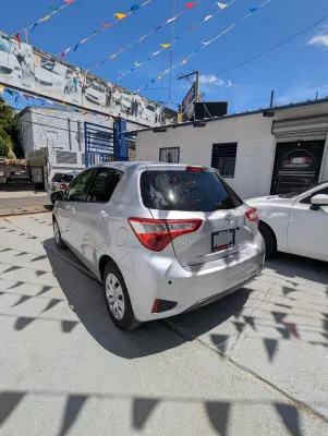 2018 Toyota Vitz — foto 4 / 10