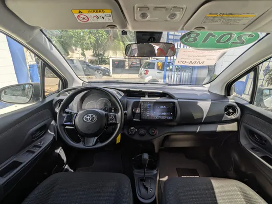2018 Toyota Vitz — foto 6 / 10