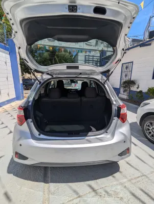 2018 Toyota Vitz — foto 10 / 10