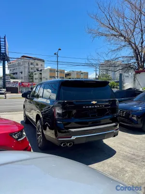 2026 Chevrolet Suburban — foto 7 / 14