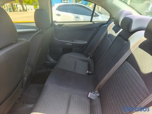 2013 Mitsubishi Lancer — foto 2 / 8