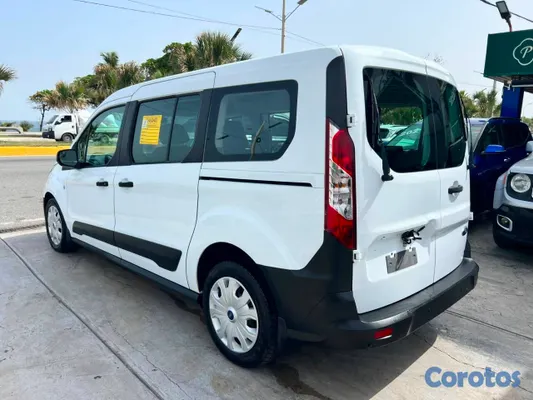 2022 Ford Transit — foto 8 / 10