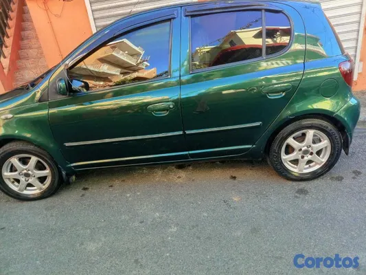 2002 Toyota Vitz — foto 4 / 6