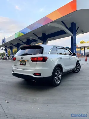 2020 Kia Sorento — foto 4 / 8