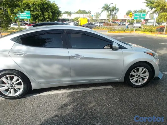 2016 Hyundai Elantra — foto 6 / 18