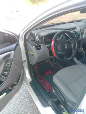 2016 Hyundai Elantra — foto 12 / 18